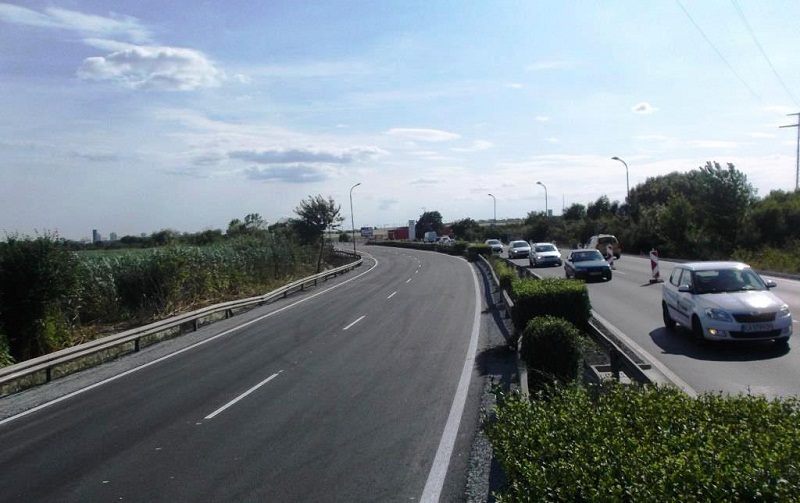 Четири коли се удариха на пътя Бургас-Слънчев бряг