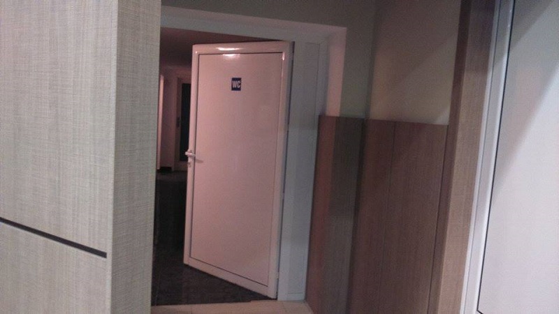 Бургаските съветници пафкат в тоалетните