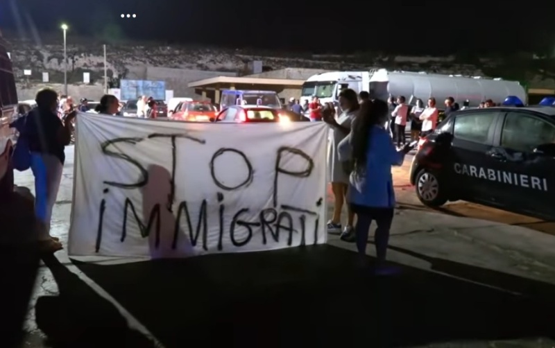 Кмет обяви обща стачка след нови пристигания на мигранти