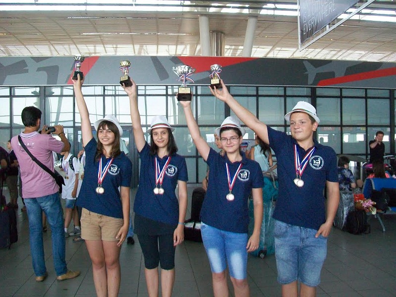 ПМГ- Бургас с медали от световното състезание по математика Po Leung Kuk в Хонконг
