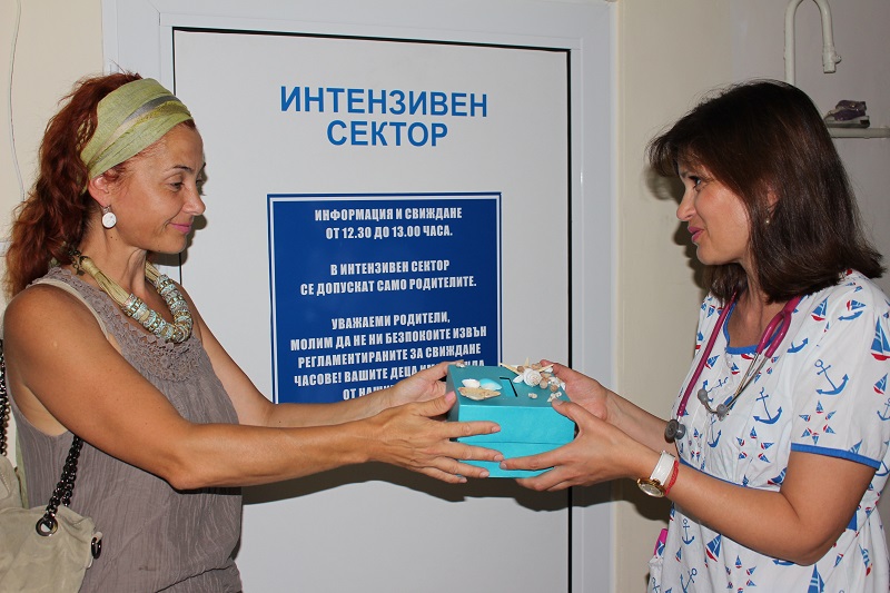 Рожденичка отказа цветя, парите за тях дари на бургаската болница
