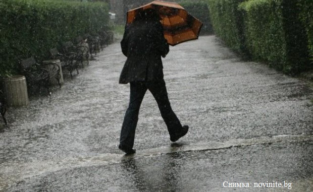 Опасно време: Обявиха червен код за валежи в Смолян