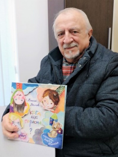Ваньо Вълчев издаде детска и забавна книжка