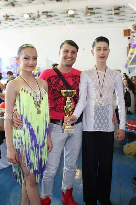 Златен медал за поморийски танцьори