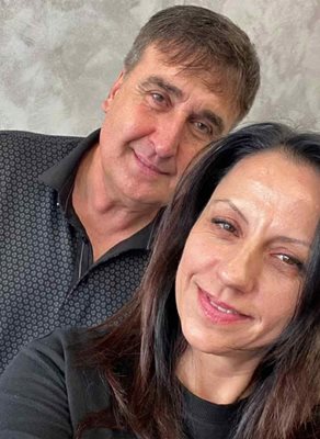 Ани, фризьорката на Веселин Маринов в Бургас, най-много се старае за бретона му
