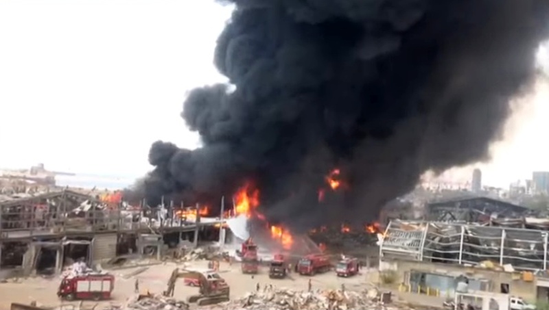 Месец след адския взрив: Огромен пожар на пристанището в Бейрут