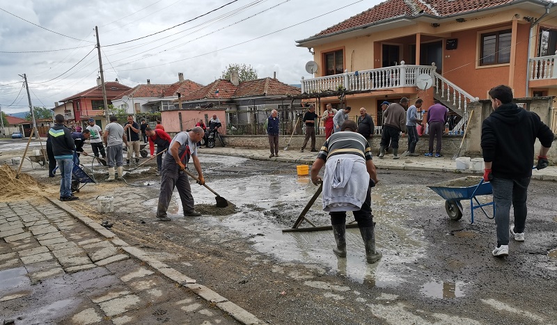 Сговорна дружина улици ремонтира