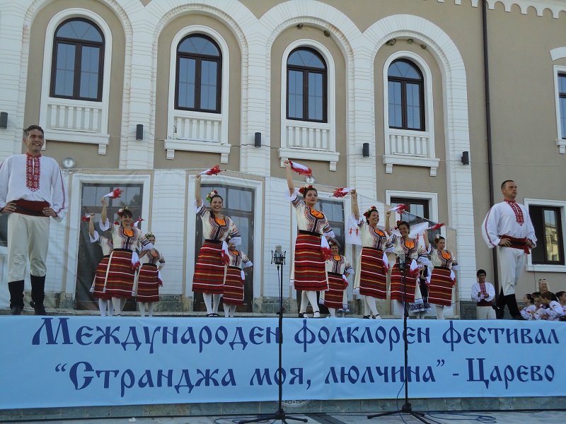 Фолклорни състави от цялата страна се събраха в Царево