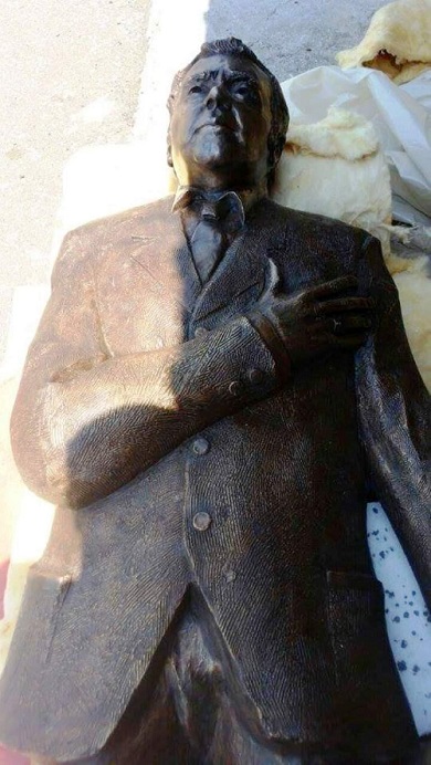 Бронзовият паметник на Георги Калоянчев вече е тук - в родния Бургас