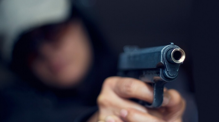 Жена заплаши с пистолет бременна в тролей във Враца