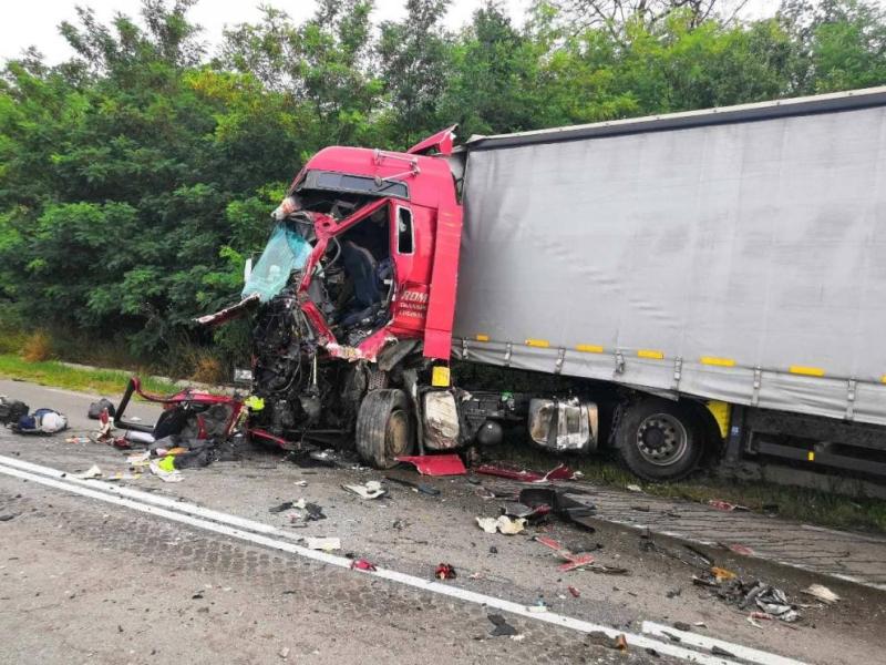 Шофьор загина при тежка катастрофа в Шуменско 