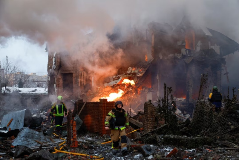 Русия е атакувала Украйна с десетки дронове, балистични и крилати ракети