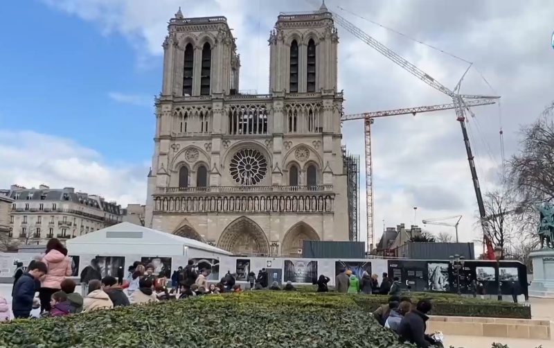 Нотр Дам отново отваря врати, Париж очаква 14 млн. туристи за ден