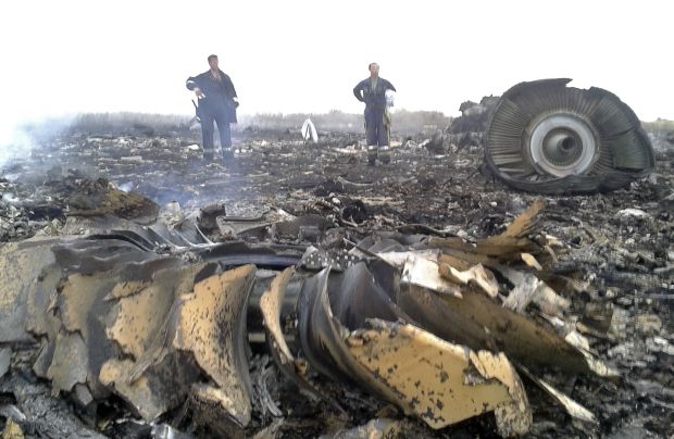 Пътнически самолет беше взривен в Украйна, 295 загинаха