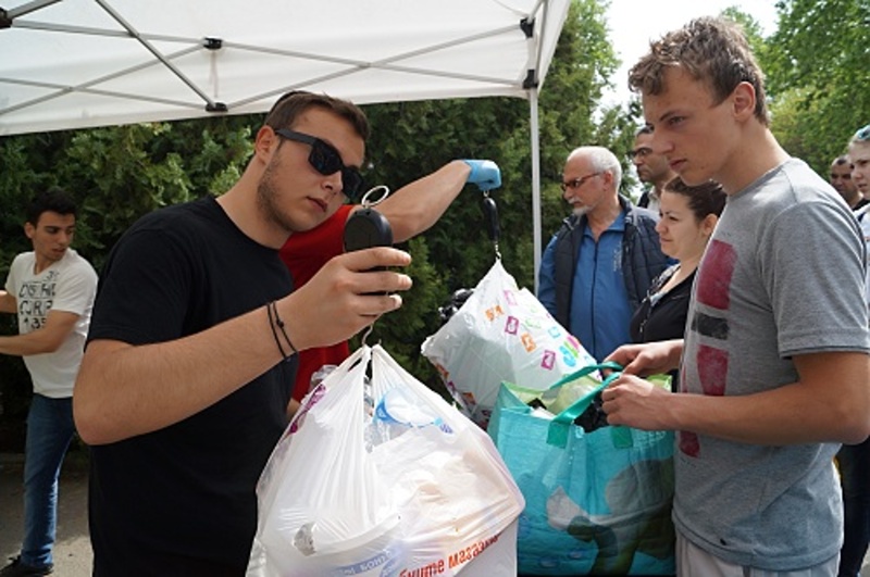 Раздават книги срещу пластмаса пред Пантеона в събота