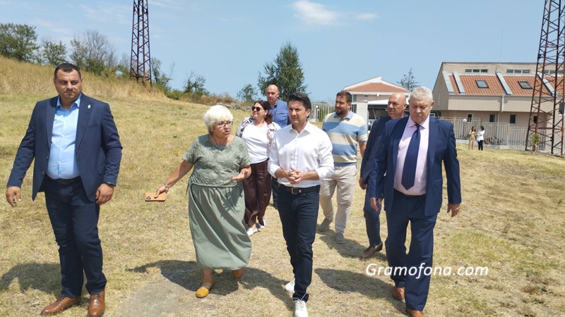 Министър Боршош с горещо посещение в Деултум (Снимки)
