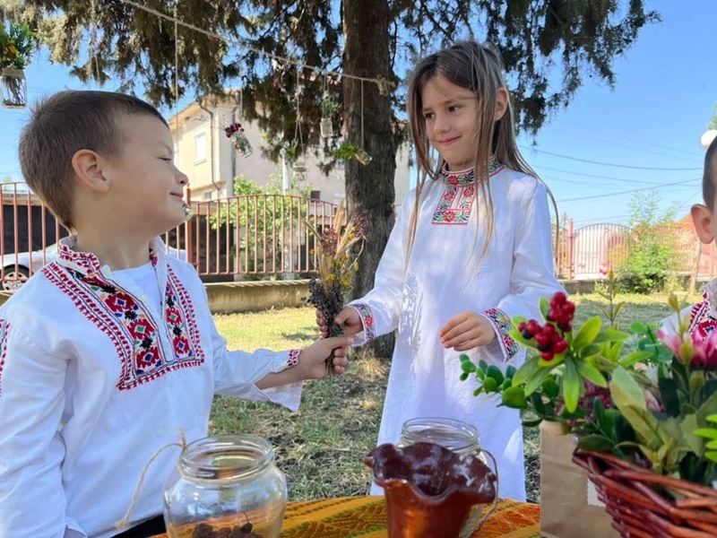 Магията на Еньовден озари и детска градина „Коледарче“