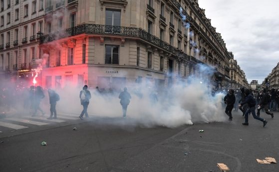 Огнени протести във Франция: подпалиха кметството на Бордо