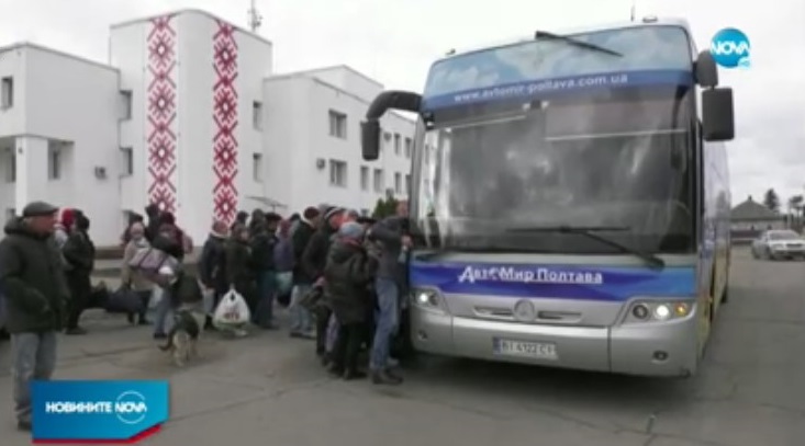 Хиляди жители на Източна Украйна се евакуират