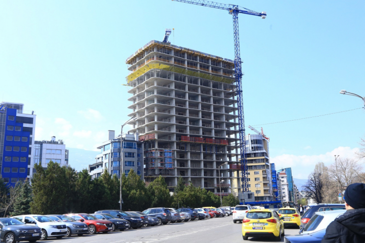 ДНСК спира за постоянно строителството на сградата „Златен век“