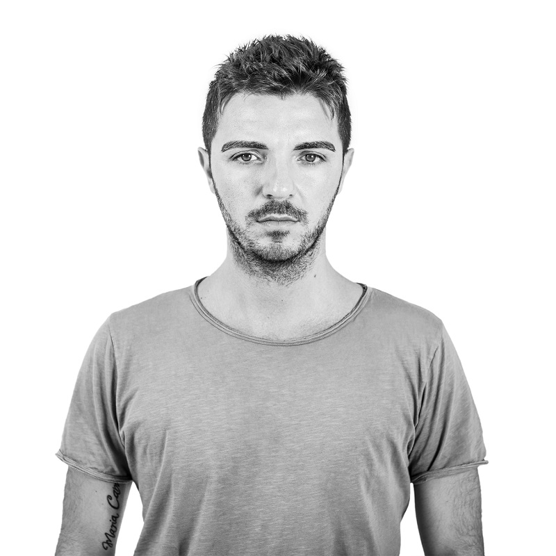 DJ Samuele Sartini зад пулта на Bedroom Premium Club