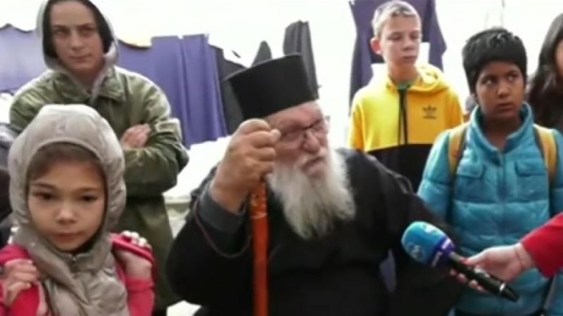 Складовете в дома на отец Иван  са празни, търси се брашно за хляб