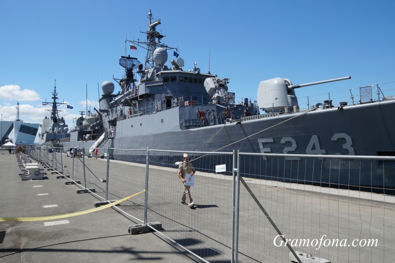 Кораби на НАТО акостират в Бургас, започва „Бриз 2020“