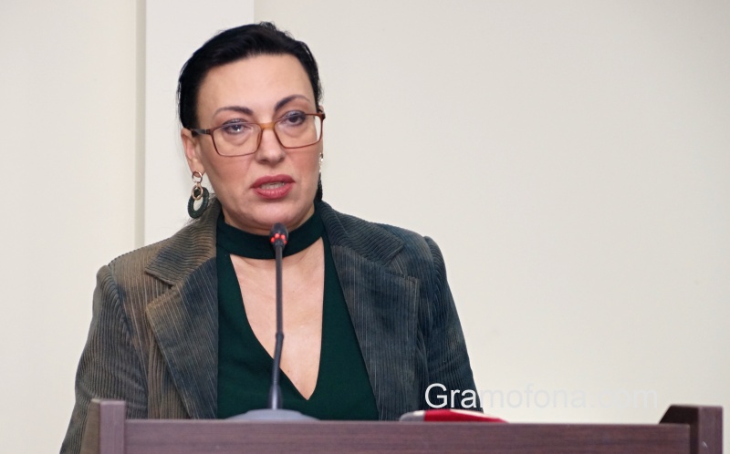 Без изненада: Всички партии в Бургас поискаха Елка Стоянова пак да оглави избирателната комисия