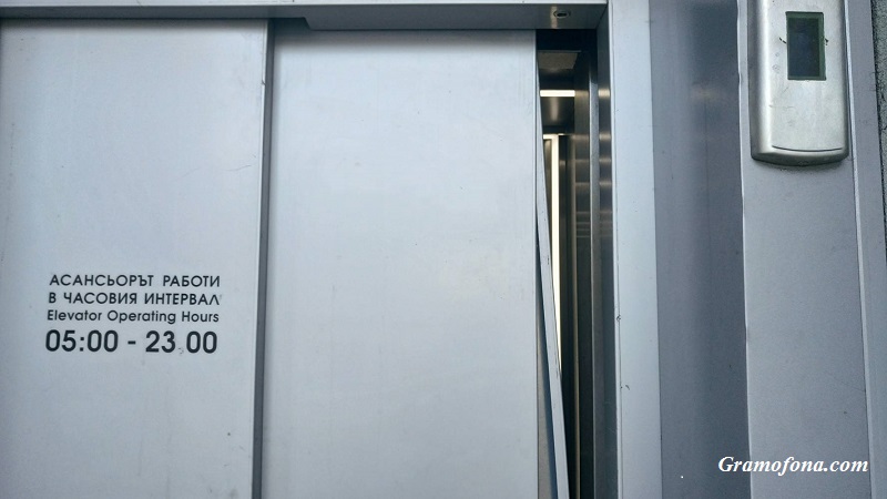 Непълнолетен потроши асансьора на пешеходния надлез на Стефан Стамболов