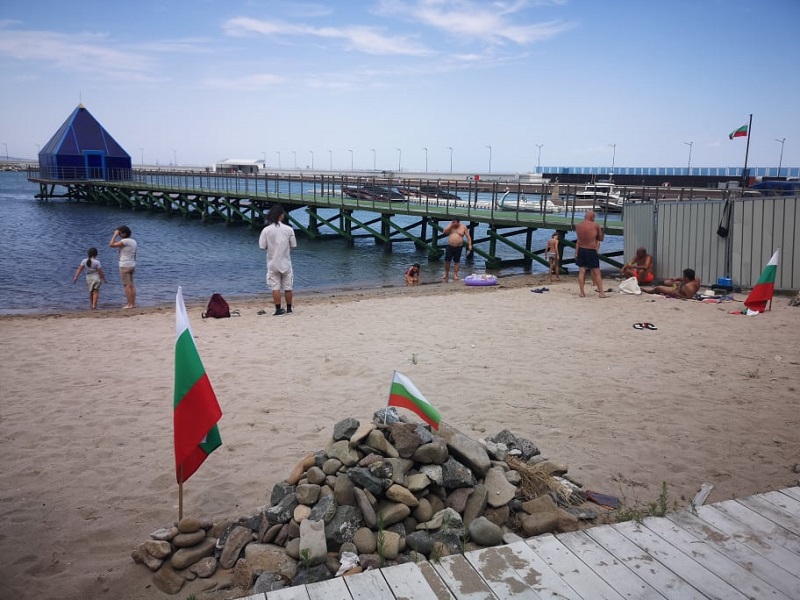 Искат спасителен пост на плажа в Отманли, днес там се провежда Dogan Saray Beach Festival 