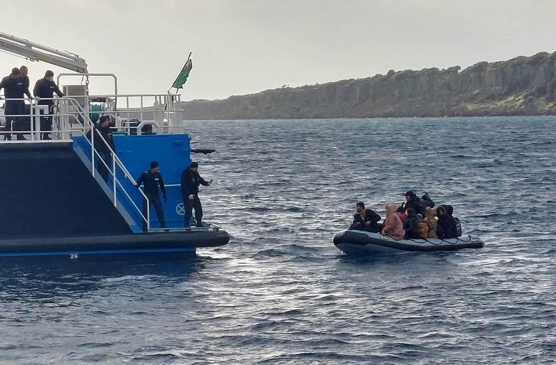 Български гранични полицаи спасиха 44 мигранти, бедстващи край остров Лесбос