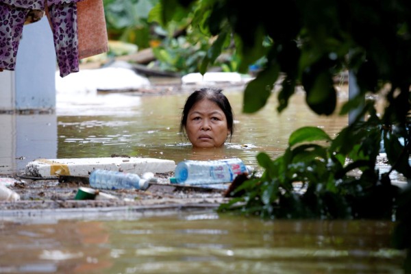 Тайфун отне живота на над 60 души във Виетнам