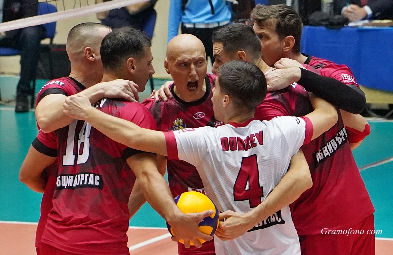 Волейболните отбори на Бургас продължават победния си ход в първенството