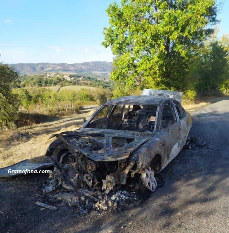 Затвориха пътя към руенско село заради запален автомобил