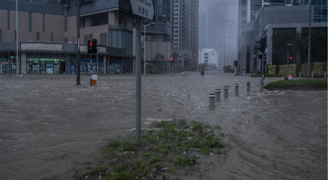 Проливни дъждове взеха жертви и причиниха наводнения в Китай
