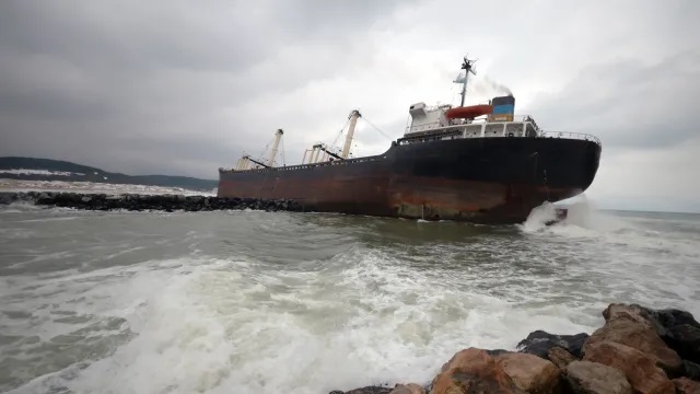Турски товарен кораб е потънал в Черно море