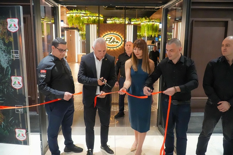 Христо Стоичков преряза лентата на нов ресторант в Бургас