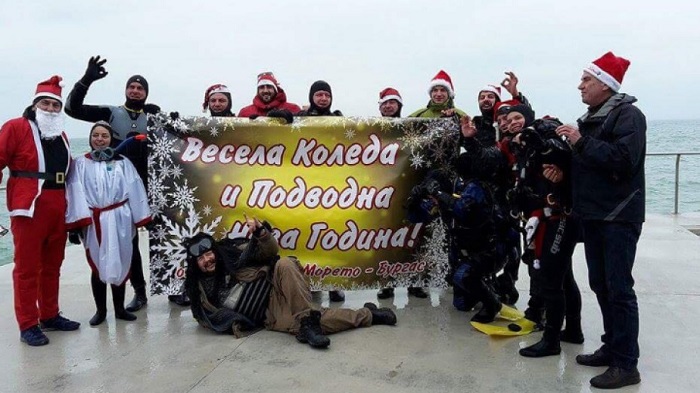 Коледно тържество под вода в Бургас