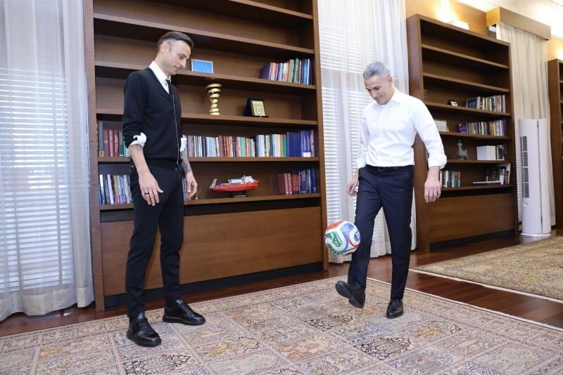 Заради пистолет на предната седалка: Глобиха Бербатов за неправилно съхранение на оръжие