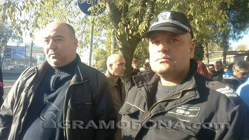 Размахване с пръст и обидени синдикати