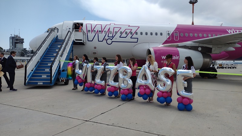 Воден салют за лятната база на Wizz Air в Бургас