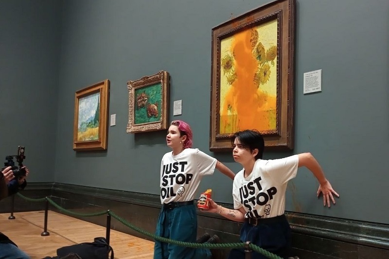 Климатични активисти заляха със супа картина на Ван Гог за 84 млн. долара
