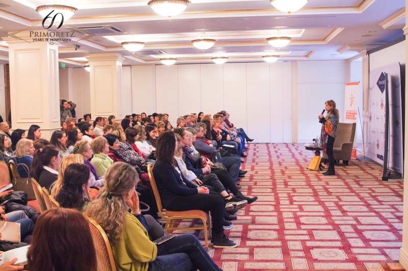 Многобройна публика посрещна популярния психотерапевт  Мадлен Алгафари в Бургас