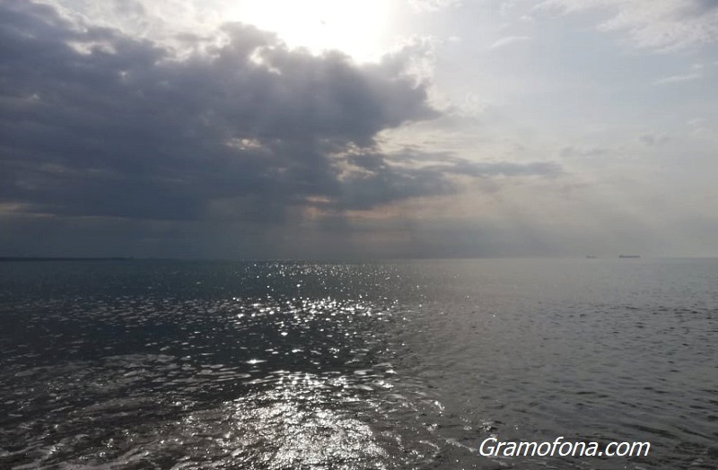 Облачно време по морето