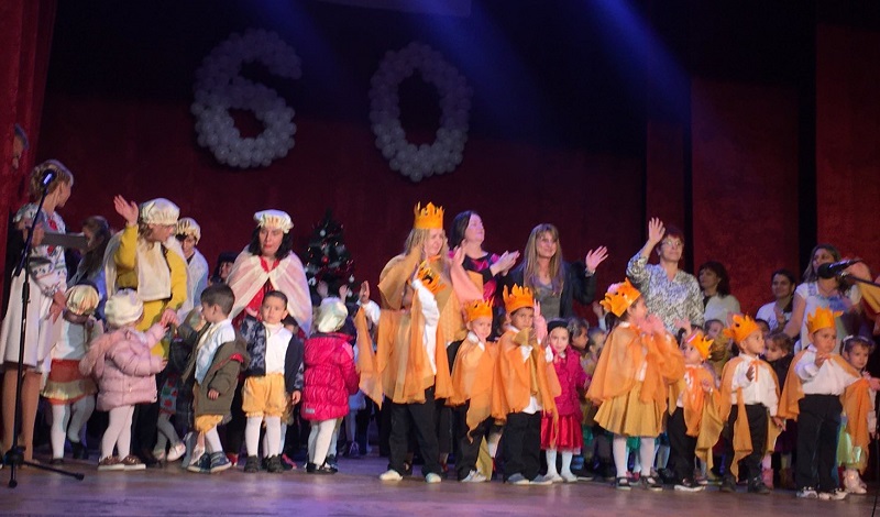 С приказен спектакъл детска градина „Слънце“ в Камено отбеляза 60-годишнината си
