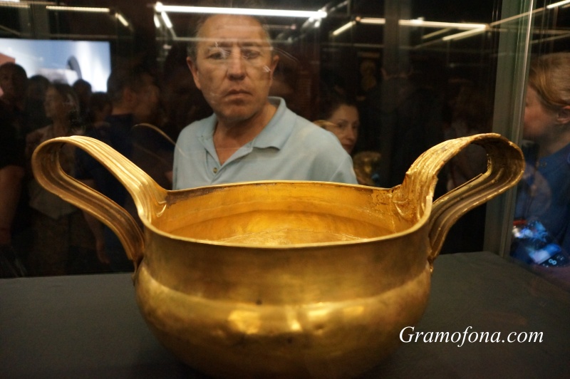 Златото на хан Кубрат и съкровище от времето на „Илиада“ са в Бургас (СНИМКИ)