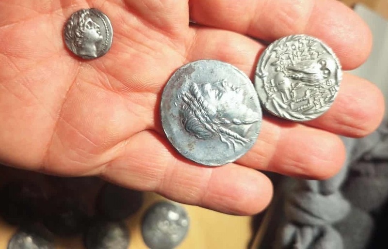 71 старинни монети задържаха митническите служители на МП Малко Търново