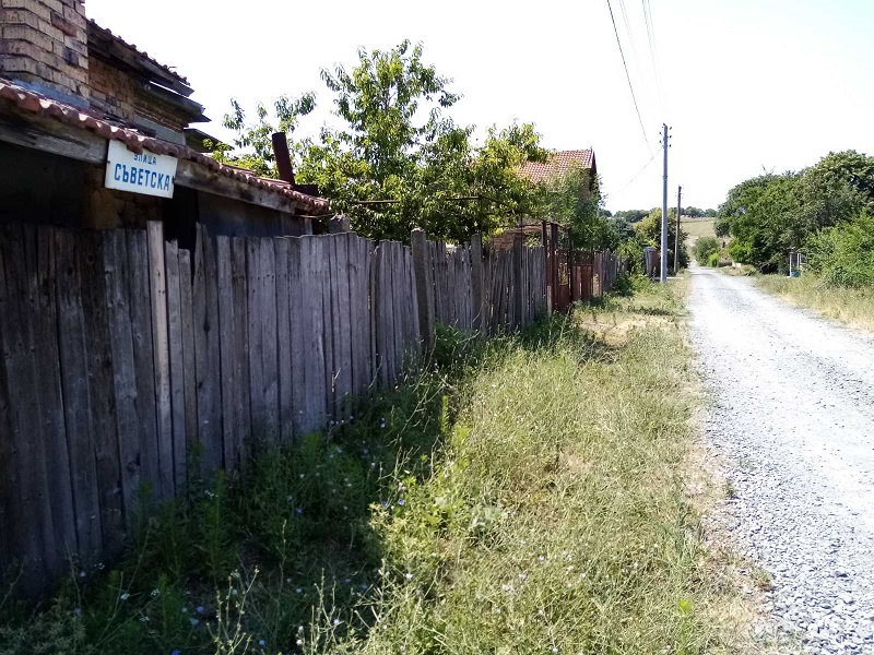 Ще има ли асфалт за улица „Съветска“ в Равнец?