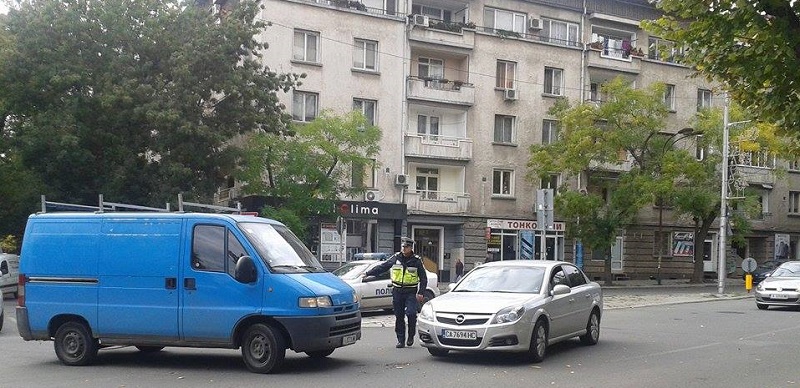 Бус и Опел се удариха до Коджакафалията