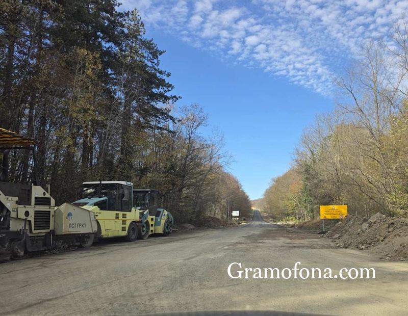 Вижте как изглежда днес пътят Визица - Граматиково и бъдете внимателни при шофиране 